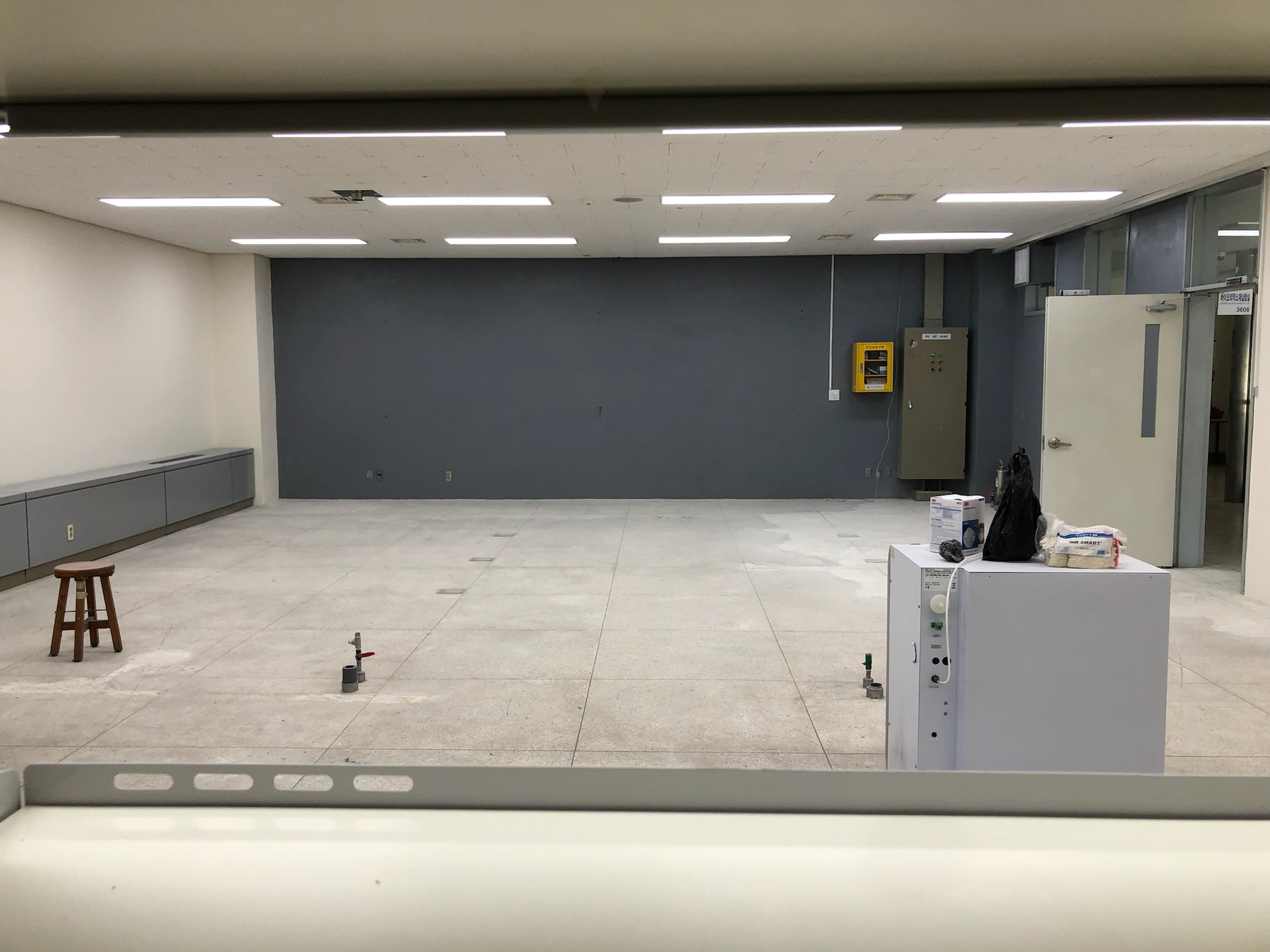 청양과 면처리 콘크리트 바닥 액상하드너로 새로 태어나다